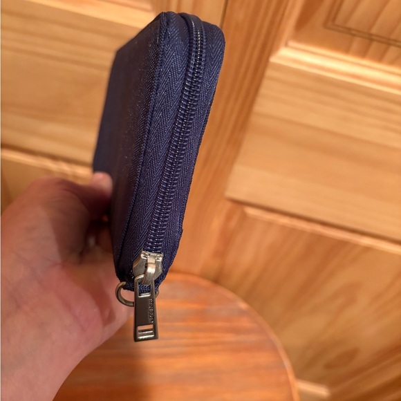 TRAVELON RFID blocking double zip clutch Wallet women’s - Picture 6 of 13